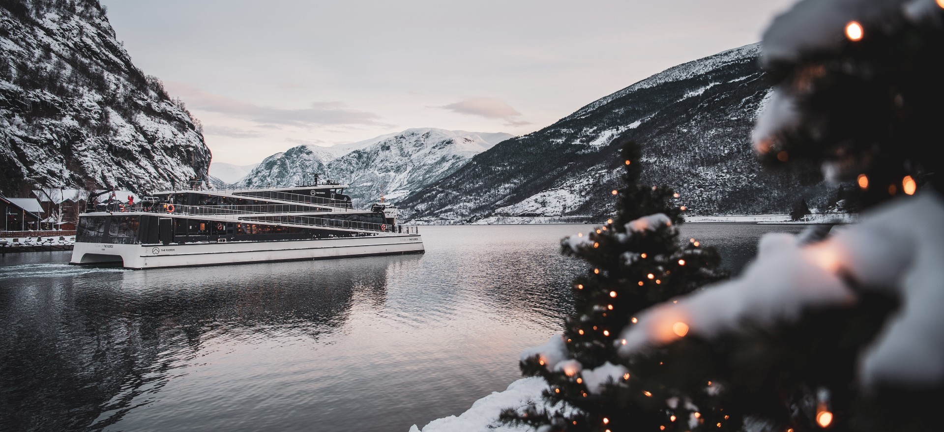 Fjord Cruise jul Foto Sverre Hjørnevik